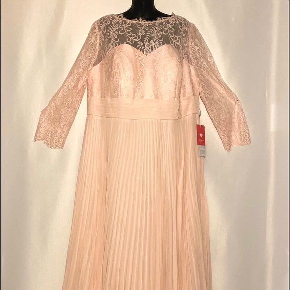 JJ’s House A-Line Scoop Neck Ankle - Length Dress with Pleated - Picture 4 of 17